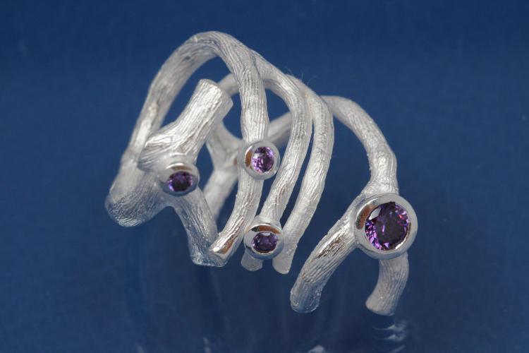 Ring im Geäst-Design mit amethystfarbenen Zirkonia 925/- Silber