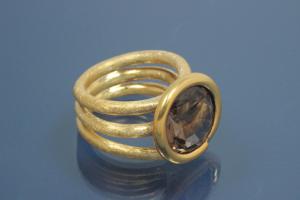 Ring Einzelanfertigung mit facettiertem Rauchquarz, 925/- Silber mit Teilvergoldung und Steiners Spezialoberflächenmuster,