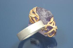 Ring Einzelanfertigung mit natur Amethystnugget, 925/- Silber mit Teilvergoldung und Steiners Spezialoberflächenmuster,,