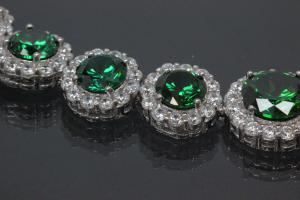 aLEm Collier mit smaragdgrünem und weißen Zirkonia 925/- Silber  rhodiniert ca. Maße L 43,0cm incl. Kastenschloß mit Achtersicherung,