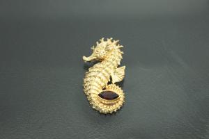 aLEm Pendant Seahorse with Garnetnavett  925/- Silver