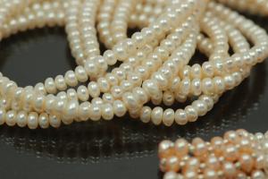 aLEm Freshwater Pearl Necklace Summer Dream 925/- Silver with four pearl strand infinitely an bail,